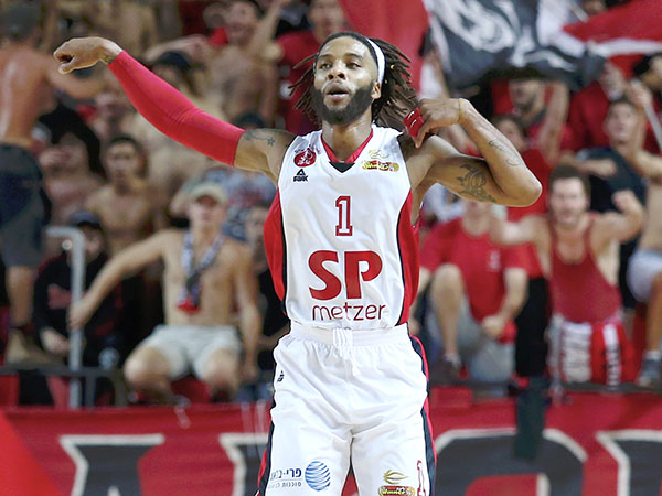 נדד לאיטליה. בנקס (מנהלת הליגה)