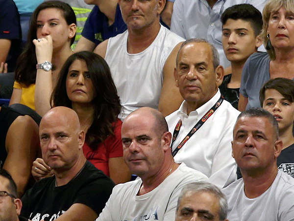 ותראו מי הייתה ביציע (אלן שיבר)