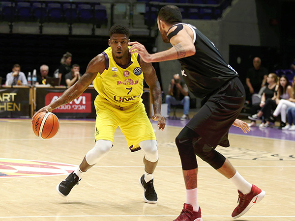 רבע ראשון מצוין. דקוואן ג'ונס (אלן שיבר)