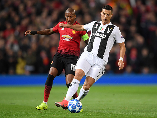 דה חאה הוציא בעיטה של רונאלדו מהחיבורים (GETTY, Laurence Griffiths)