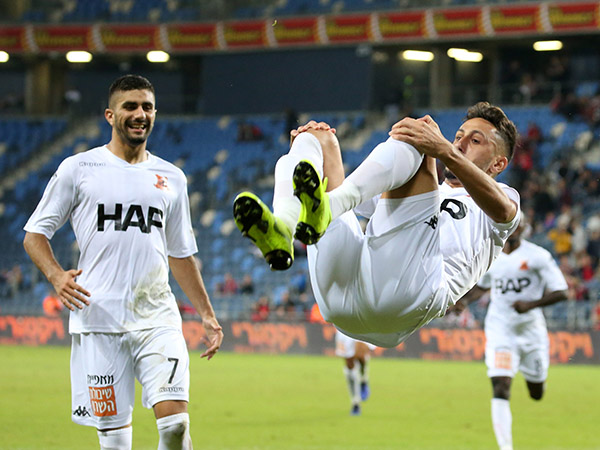 הלהיט של הליגה. בני יהודה בעננים (יוסי שקל)