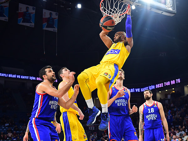 טיוס. השליטה בריבאונד ההתקפה של מכבי ת"א לא שינתה (Aykut Akici, Getty)