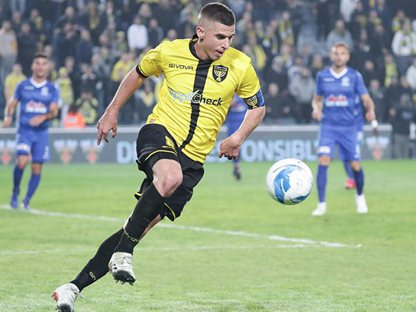 ורד, תופקד בעמדה לא טבעית (דני מרון)