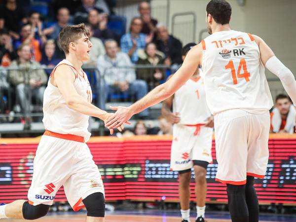 ראשל"צ בנסיקה חדה (צילום: מנהלת הליגה)