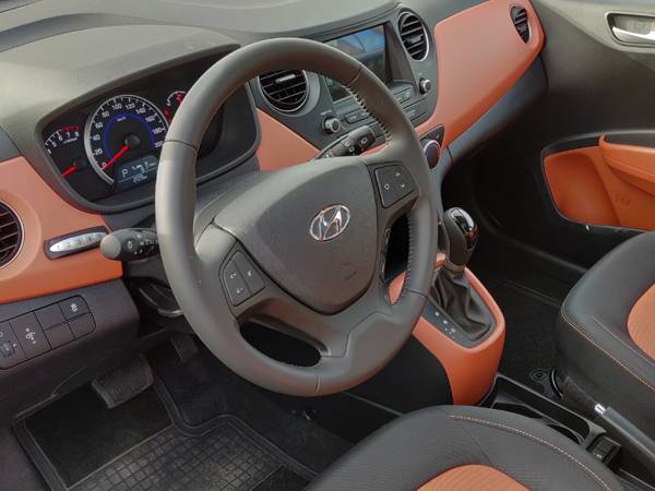 יונדאי. הנדסת אנוש תכליתית, שילובי גוונים נאים וגג שמש