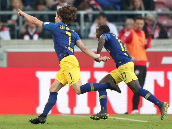 בעיטה חופשית מרהיבה של סביצר (getty)