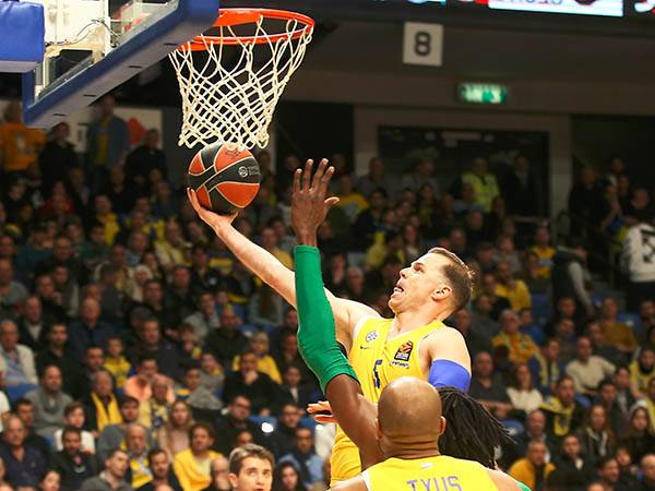 "באיירן? יהיה כיף". רול (אלן שיבר)