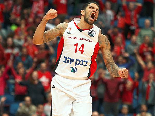 "אני ובראון מנסים לסחוב את הקבוצה". פלדין (אלן שיבר)