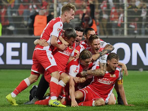 שחקני אוניון ברלין חוגגים עלייה (Getty)