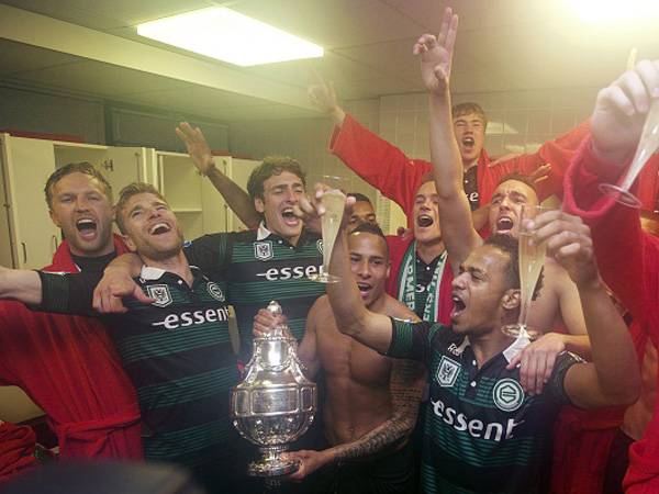 שרי וכרונינגן בחגיגות הזכייה בגביע (getty)