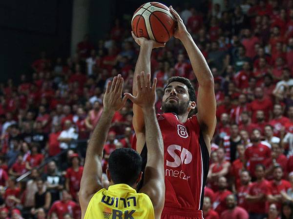 מנקו באדום. לא זוכר את התקופה לטובה (אלן שיבר)