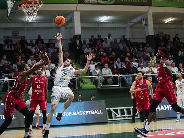 שהתקרבו במהלך המחצית הראשונה לא מעט (FIBA)