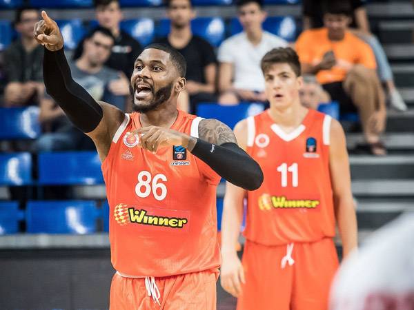 ניצחון בכורה לראשל"צ