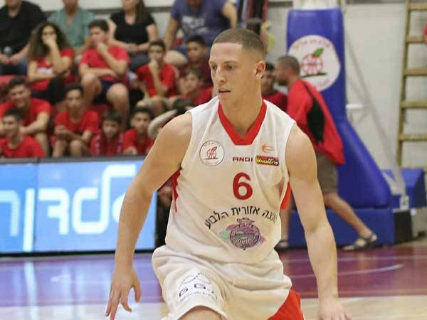 בני במדי גלבוע, שעדיין בלתי מנוצחת בליגה (מנהלת הליגה)