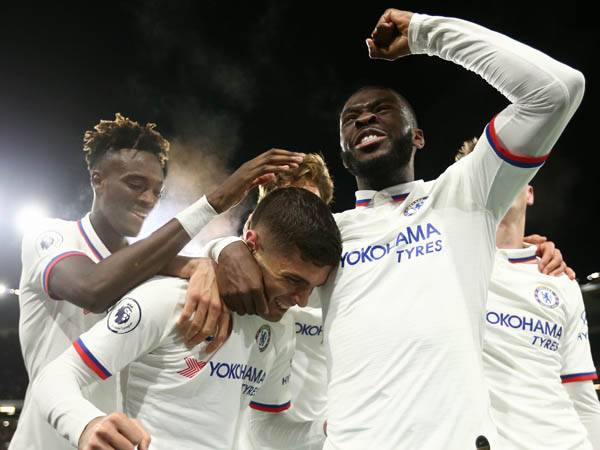 כולם חיכו לו. שחקני צ'לסי חוגגים עם פוליסיק (getty)