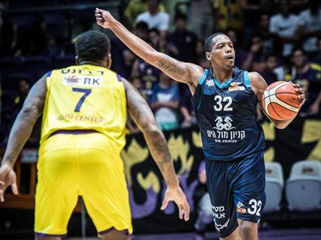 סיכם בהפועל תל אביב. לנזל סמית' ג'וניור