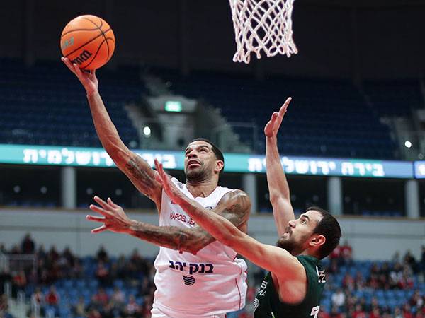 אבל האיש שכמובן בלט מעל כולם היה פלדין (דני מרון)