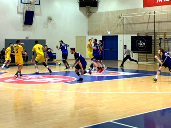 קרב עיקש של מוצקין (איגוד הכדוריד, צילום: אבי פנחס)