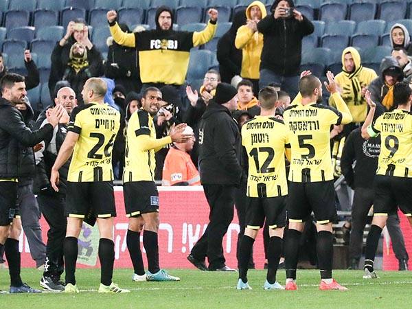 "רוצים להמשיך במומנטום הטוב שלנו". שחקני בית"ר אחרי רעננה (צילום: דני מרון)