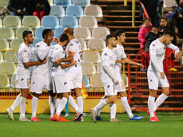 "נעשה הכל כדי להגיע לפלייאוף העליון". שחקני בני יהודה אמש (צילום: לירון מולדובן)