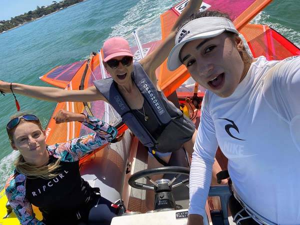 קורזיץ עם הבנות. "הים לא פשוט" (איגוד השייט)