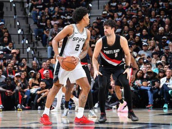 Michael Gonzales/NBAE via Getty Images