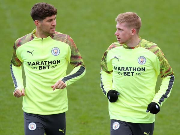 דה בריינה עם סטונס. סיטי צריכה להפחית את התלות בו (Getty)