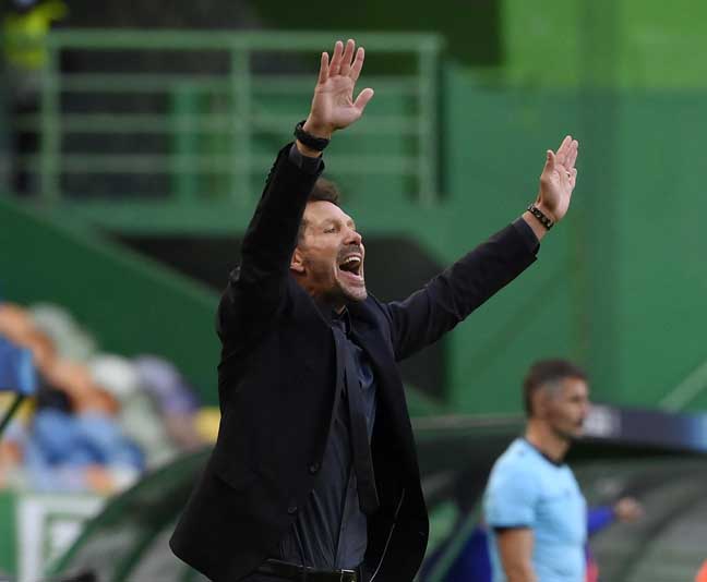 סימאונה לא הצליח להעיר את שחקניו (GETTY)