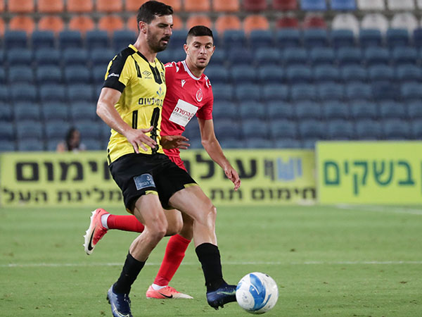 תשעה שערים ופרידה. אזולאי במדי בית"ר (צילום: דני מרון)