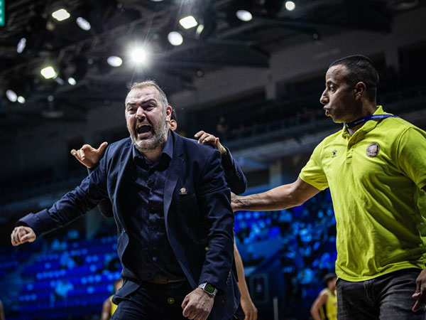 (FIBA)