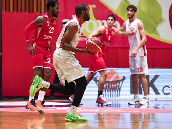 מחצית ראשונה טובה של המארחת (מאור אלקסלסי)