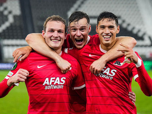 שחקני אלקמאר מרוצים. ראשונים בבית (Getty)