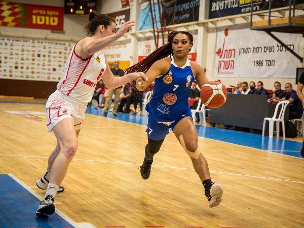 "היא הפרה את החוזה שלה" קרינגטון (באדיבות מנהלת ליגת העל לנשים בכדורסל)
