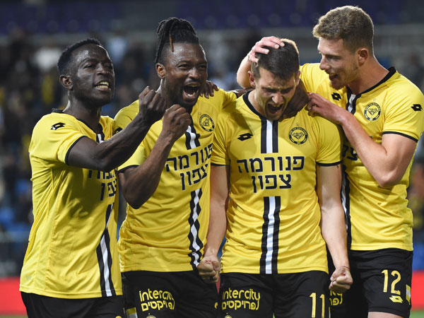 רגל וחצי בפלייאוף (ברני ארדוב)
