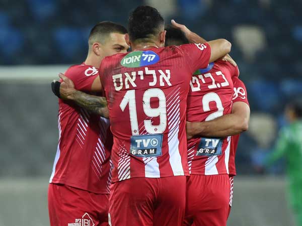 יסתדרו מול האלופה? (ברני ארדוב)