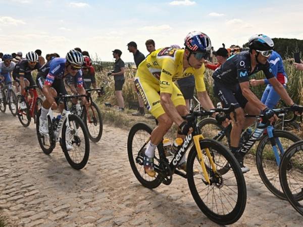 שמר על החולצה הצהובה, ואן ארט (getty)