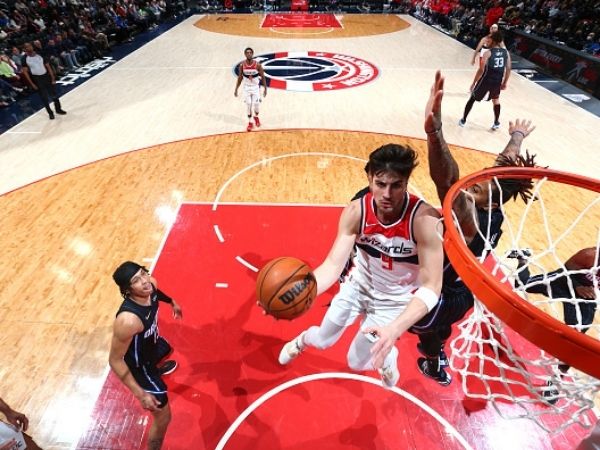 אבדיה. יכול להשפיע מהספסל (Stephen Gosling/NBAE/Getty)