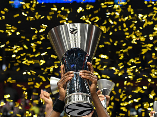 הגביע יונף בדובאי? (Rodolfo Molina/Euroleague Basketball via Getty)