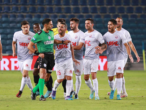"אולי צריך לדפוק על השולחן" (קובי אליהו)