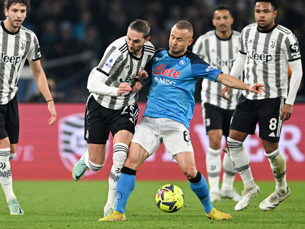 בעוד ראביו ניסה לעצור מנגד (Francesco Pecoraro/Getty Images)