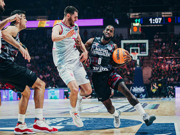חזרו לעניינים, אך זה לא הספיק (FIBA)