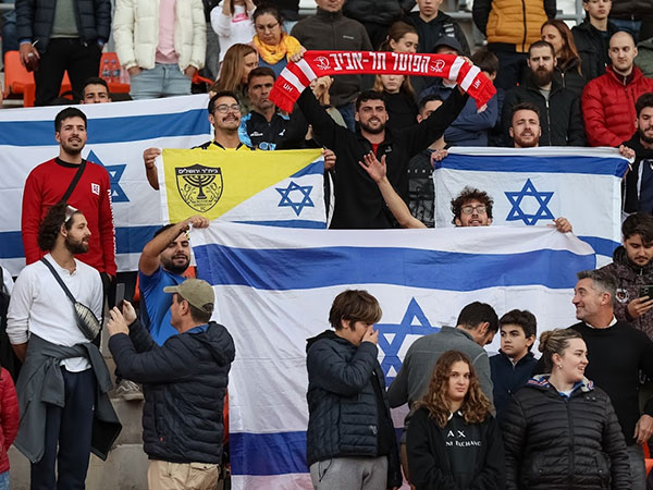 מאוחדים, תחת אותו הדגל (צילום: אסי קיפר, ההתאחדות לכדורגל)