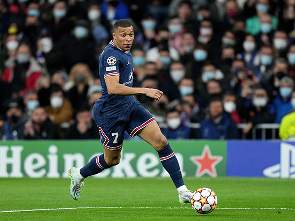 אמבפה בברנבאו. האם הוא ינחת באצטדיון המדרידאי? (Angel Martinez/Getty Images)