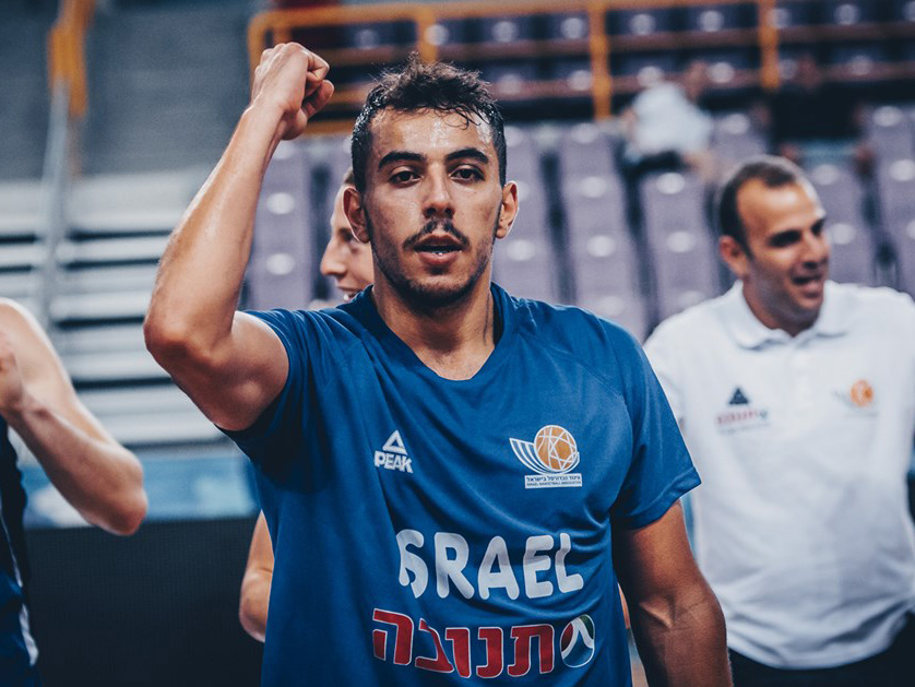 נבון. פרש מכדורסל בגיל 24 וחזר (FIBA)