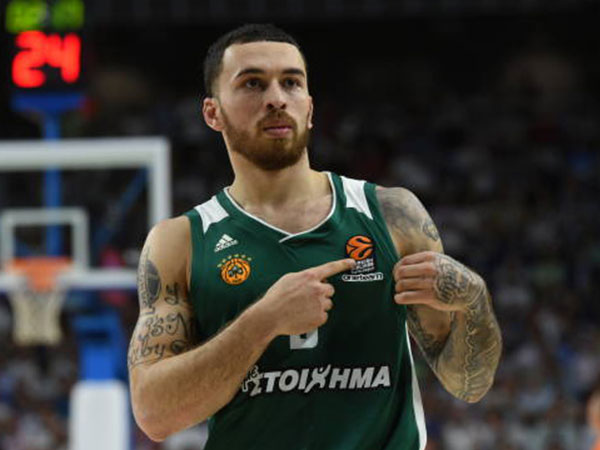 ג'יימס בימיו בפנאתינייקוס (GETTY)