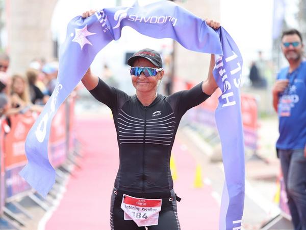 רזניקוב מנצחת | צילום: לילך וייס, שוונג