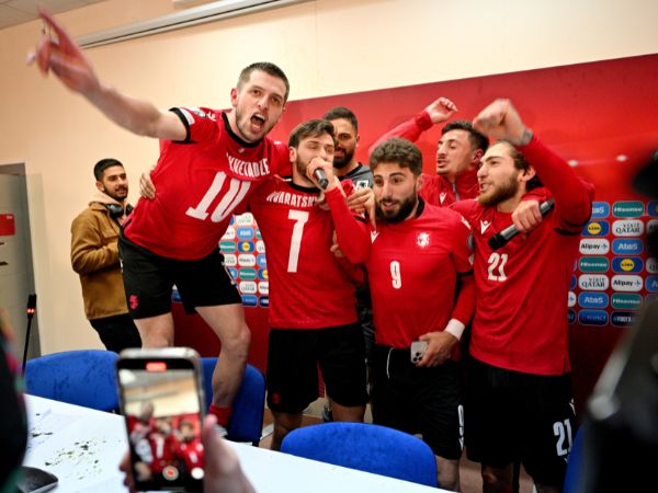 רוקדים על שולחנות (Levan Verdzeuli - UEFA/UEFA via Getty Images)