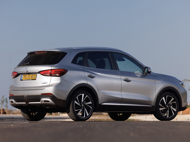 MG ZS הייבריד: מה ההבדלים לעומת היאריס קרוס? בסוף הכתבה