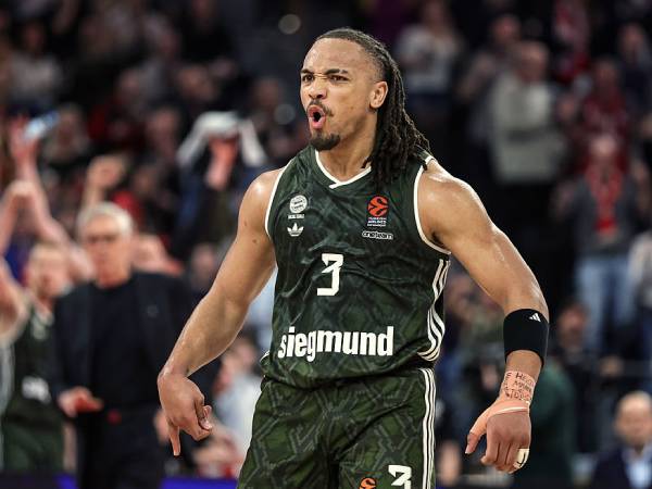 קארסן אדוורדס. מאייר זכה להודעה מפתיעה ממנו (GETTY)