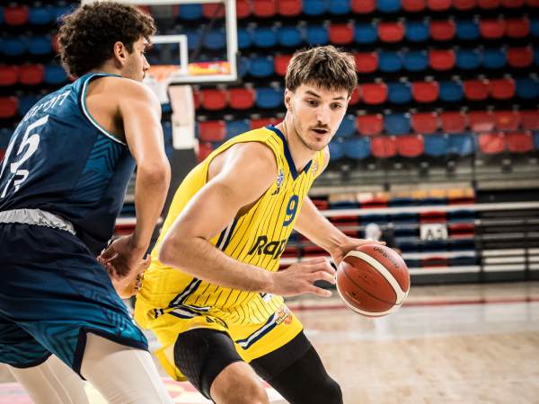 משחק פושר לסנטר המוביל של מכבי ת“א (צילום: עודד קרני)